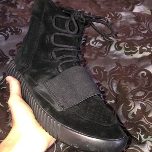 Yeezy Boost 750 “Triple Black”